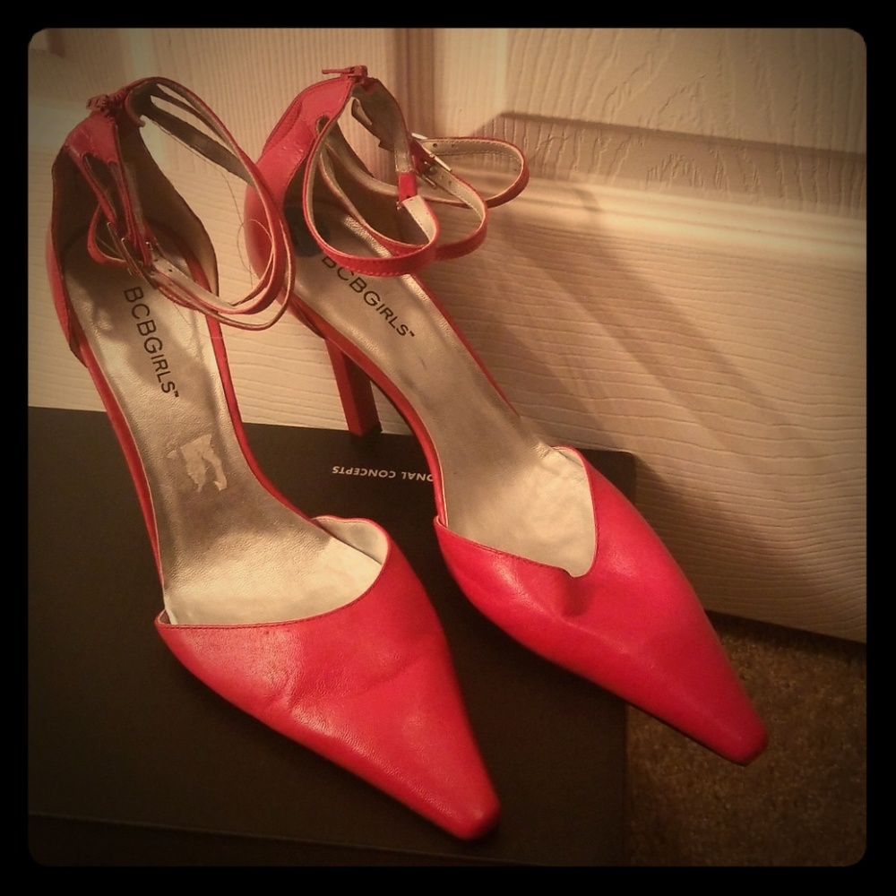 BCBG strappy leather pointy toe